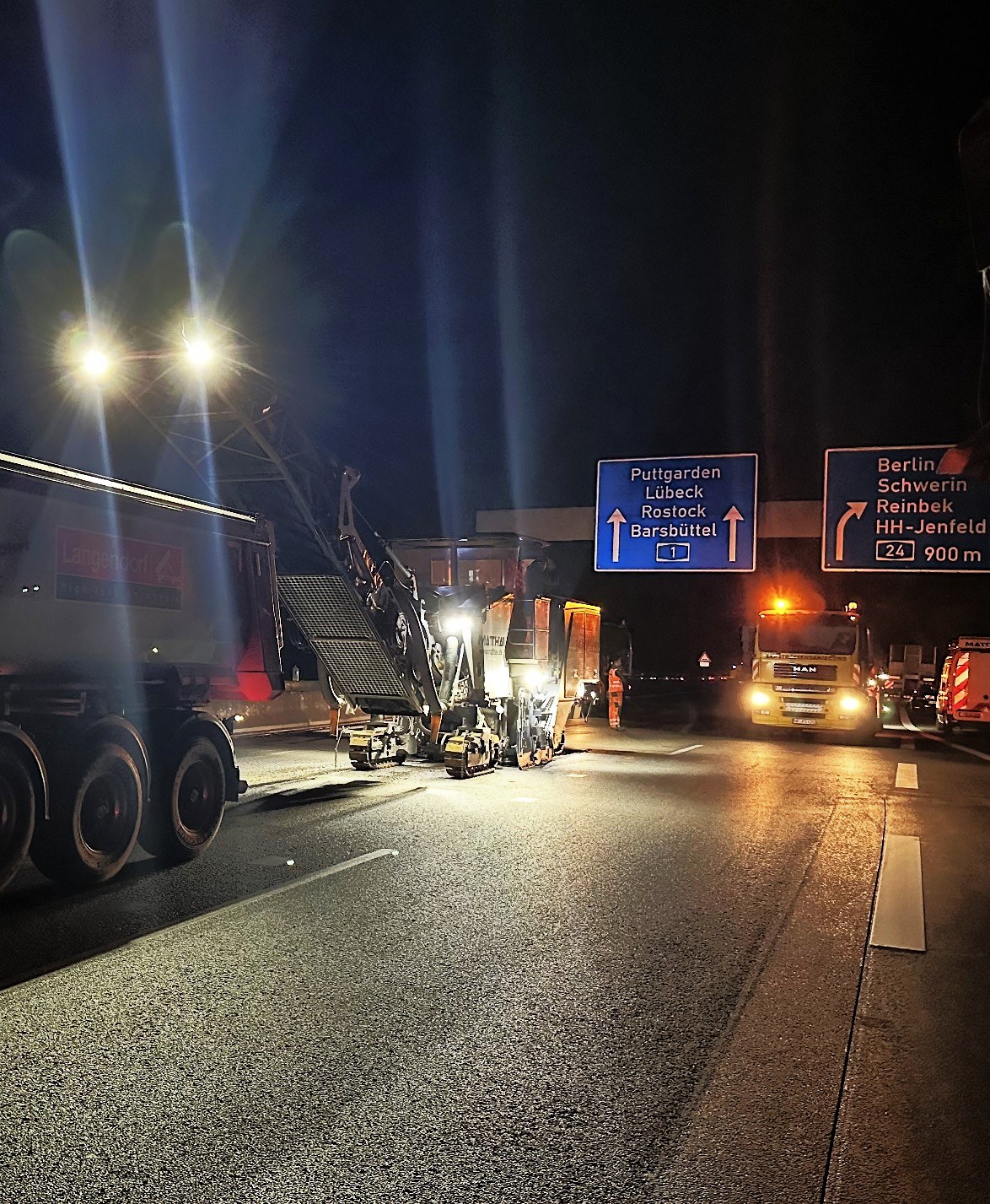 Nachtbaustelle auf der Autobahn im Raum Lübeck/Hamburg